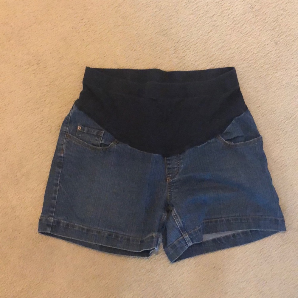 Plus size maternity denim shorts